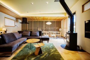a living room with a couch and a stove at Sunlight - Vacation STAY 73377v in To-katta