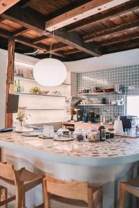 a large kitchen with a large marble counter top at Tipy records inn room in Odawara