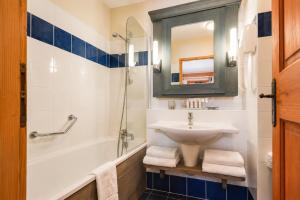 a bathroom with a sink and a bath tub at Résidence Les Sources de Marie - ARCS 1950 in Arc 1950