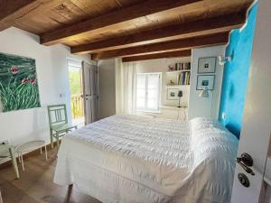 a bedroom with a white bed and a window at Holiday Home Casa Lienartova by Interhome in Grimacco