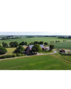 an aerial view of a house in a field at Ferienwohnung Margarethe in Stedesdorf