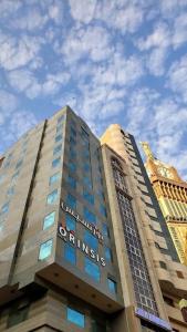 a building with the sign on the side of it at فندق أورنسيس الحرم in Mecca