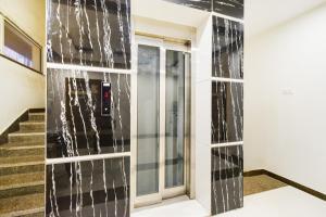 a building with black and white tiles on the wall at Super Townhouse Raniganj Formerly Devi Residency in Hyderabad