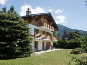 a house in the middle of a yard at Apartment Baroudeur B04 by Interhome in Verbier