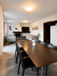 a living room with a dining room table and a couch at Da Mara Lago Di Como in Sormano