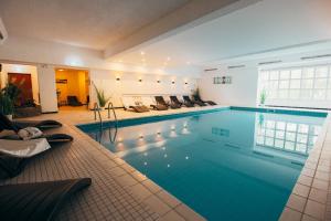 a large swimming pool in a large room at Hotel Gut Funkenhof in Sundern