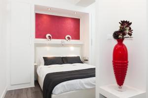 A bed or beds in a room at Brunelleschi Holidays Hostel