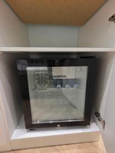 a microwave oven in a shelf in a room at Njala Residence in Stantsiya Tekeli