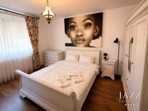 a bedroom with a bed with a picture of a woman at Jazz Residence in Piatra Neamţ