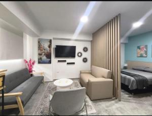 โทรทัศน์และ/หรือระบบความบันเทิงของ Apartamento Céntrico PB diagonal al CC La Vela
