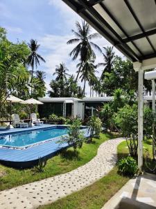 an image of a swimming pool at a resort at Samui Land Haven in Taling Ngam Beach