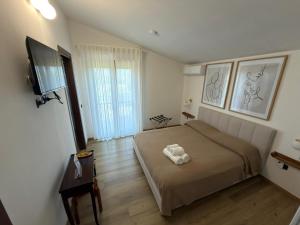 a bedroom with a bed with two towels on it at Villa Anté B&B in Angri