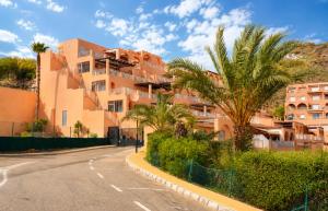 an empty street in front of a building at Mirador de las Gaviotas in Mojácar