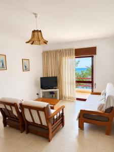 a living room with a couch and a table at Apartamentos Carteia in Quarteira