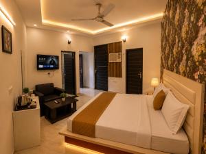 a bedroom with a bed and a living room at Hotel The Montana Suite - Free Airport and Aerocity Pickup & Drop in New Delhi +27 photos