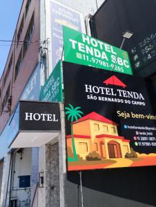 a sign for a hotel on the side of a building at Hotel Tenda São Bernardo do Campo in São Bernardo do Campo