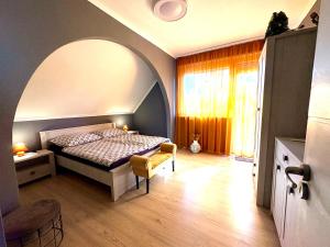 a bedroom with a bed with an arched ceiling at Oli vendégház in Balatonboglár