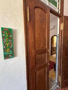 an open door with a painting on the wall at Riad los simbolos in Tétouan