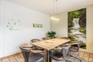 a dining room with a wooden table and chairs at Erholungspark Wilhelmsruh in Möhnesee