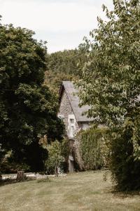 an old stone house in the middle of a field at La Marmittiere in Civray-de-Touraine