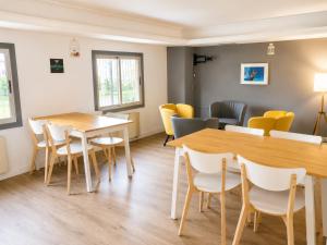 a waiting room with a table and chairs at Alda Puerta Coruña in A Coruña