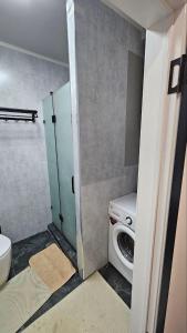 a bathroom with a washing machine and a washer at Квартира in Cholpon-Ata