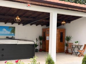 Gallery image of Tenevi house 