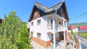 an image of a house with a balcony at CASA R&D in Moisei