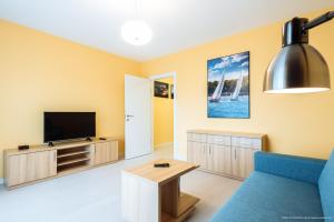 Televízia a/alebo spoločenská miestnosť v ubytovaní Apartament Posejdon Kołobrzeg