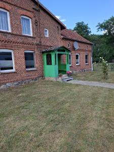 a brick house with a green door in the yard at Einfamilienhaus 