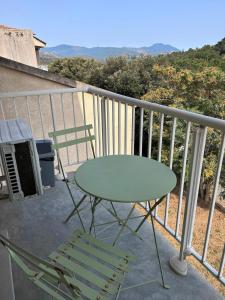 a table and two chairs on a balcony at Studio 20m2 avec balcon in Corte