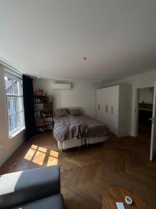 a bedroom with a bed and a couch in it at Zwols stadshuis in Zwolle