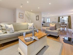 a living room with a couch and a table at Lodge 74 Una in Carbis Bay