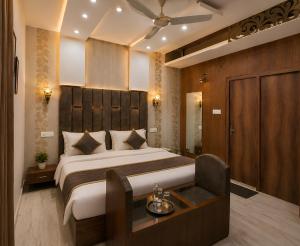 a bedroom with a large bed and a table at Hotel KMG Air Cooled,Zirakhpur Chandigarh ,Couple first choice ,verified hotel in Zirakpur