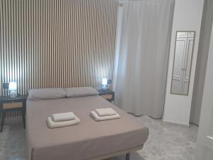 a bedroom with a bed with two towels on it at Centric 2 bedrooms Apartment near to the beach - newly renovated bathroom and bedrooms - by TENERIFEHINTS in El Médano