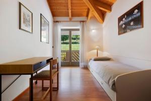 a bedroom with a desk and a bed and a table at Bnb Casa Fiore in Madice