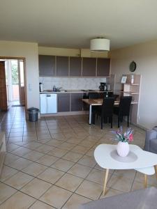a kitchen and living room with a table and chairs at Meeresrauschen in Fehmarn