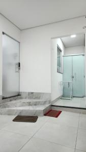 a bathroom with a shower and a glass door at Casa requinte estilo Ap próx Fema Unesp in Assis +72 photos