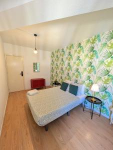 a bedroom with a bed and a wall with a mural at Travel & Live Marques in Porto