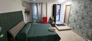 a hospital room with a green bed and a hallway at B&B "Arberia"casa vacanze in San Giorgio Albanese