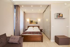 a small bedroom with a bed and a couch at MyApartments in Tallinn