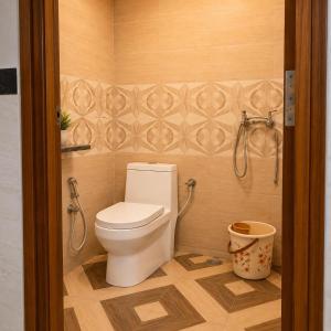 a bathroom with a toilet in a room at Hotel Goverdhan - Walking to Raja Ki Mandi Railway and 3km from ISBT in Agra +32 photos