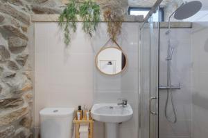 a bathroom with a toilet and a sink and a shower at Casa do Monte - Monção in Poças do Monte