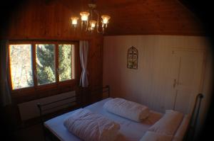 Voodi või voodid majutusasutuse Chalet Valdonga toas