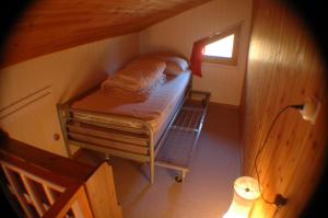 Voodi või voodid majutusasutuse Chalet Valdonga toas