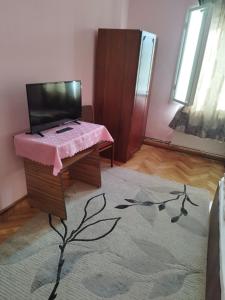 a room with a table with a pink table cloth on it at Casa Hirta in Ocna Şugatag