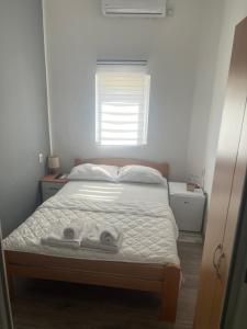a bedroom with a bed with two towels on it at Tabacco in Obrenovac