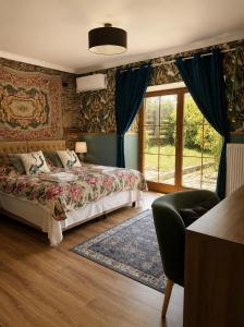 a bedroom with a bed and a large window at Apartamenty Kapitańskie in Oława