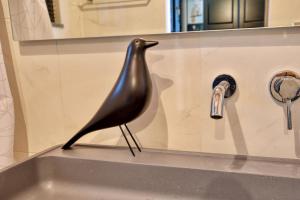 a bird statue sitting on top of a sink at Studio Bellavista in Acquaseria +25 photos