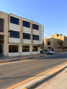 an empty street in front of a building at شركة دار المعرفة للعقار in Baghdād +3 photos